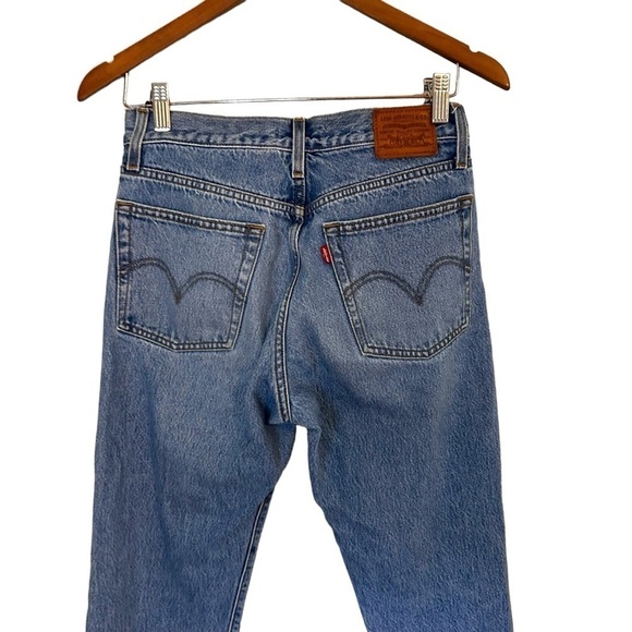 Levi's Women's Wedgie Fit Ankle Jeans - Picture 8 of 14